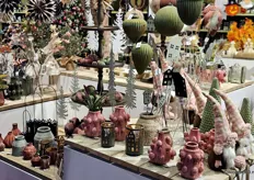 Othmar Decorations importeert al 25 jaar interieurartikelen voor bloemisterijen en toeleveranciers voor de retail in Europa.
